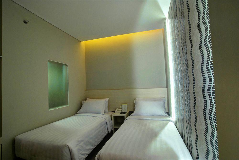 Vio Hotel Veteran Bandung Exteriör bild