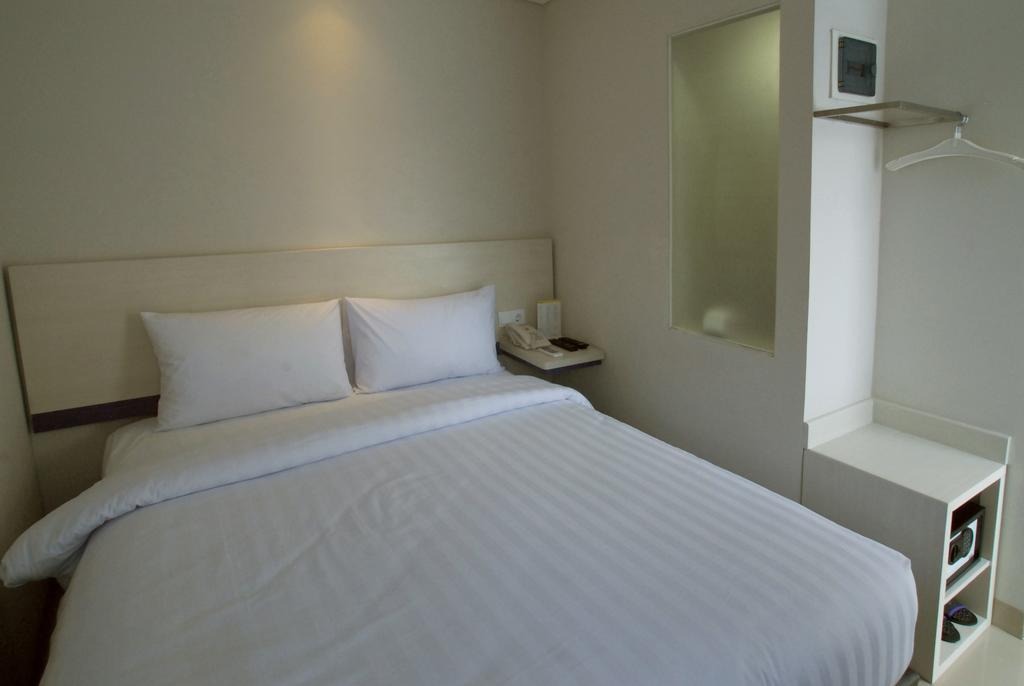 Vio Hotel Veteran Bandung Exteriör bild